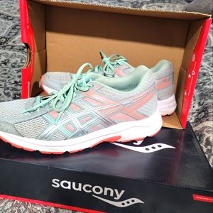 Saucony running shoes size 10.5